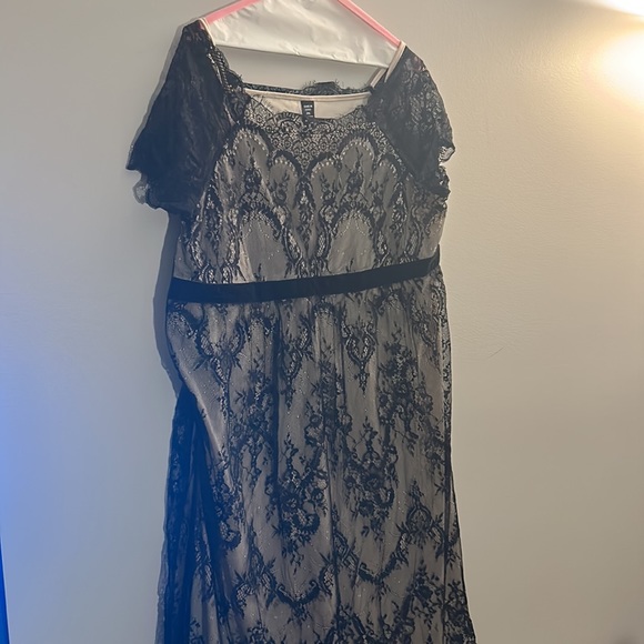 Black Lace Dress with Cap Sleeves - Picture 5 of 6